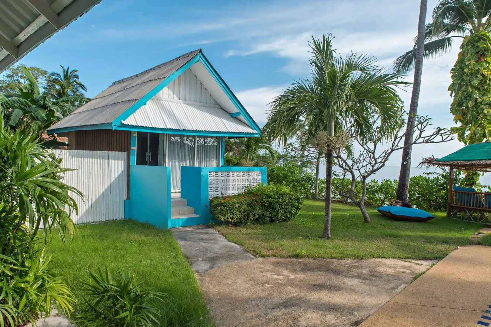 Blu' Beach Bungalows