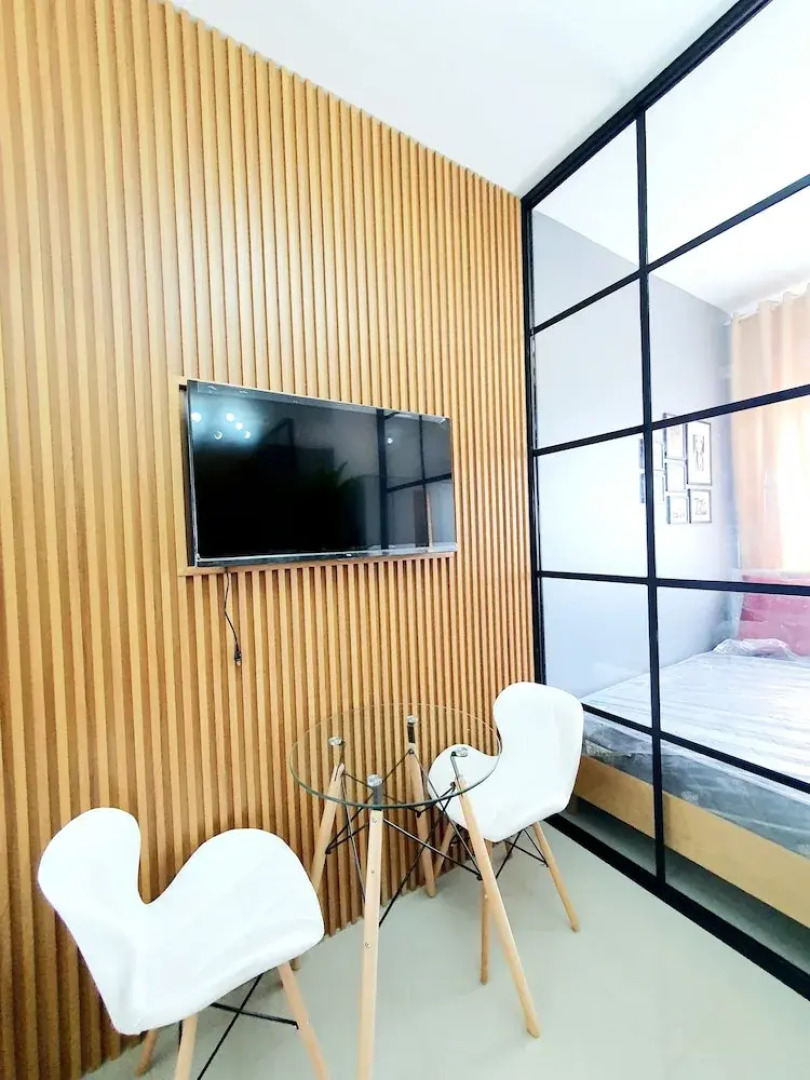 Green 2 Res Scandi-Industrial Free Wi-Fi