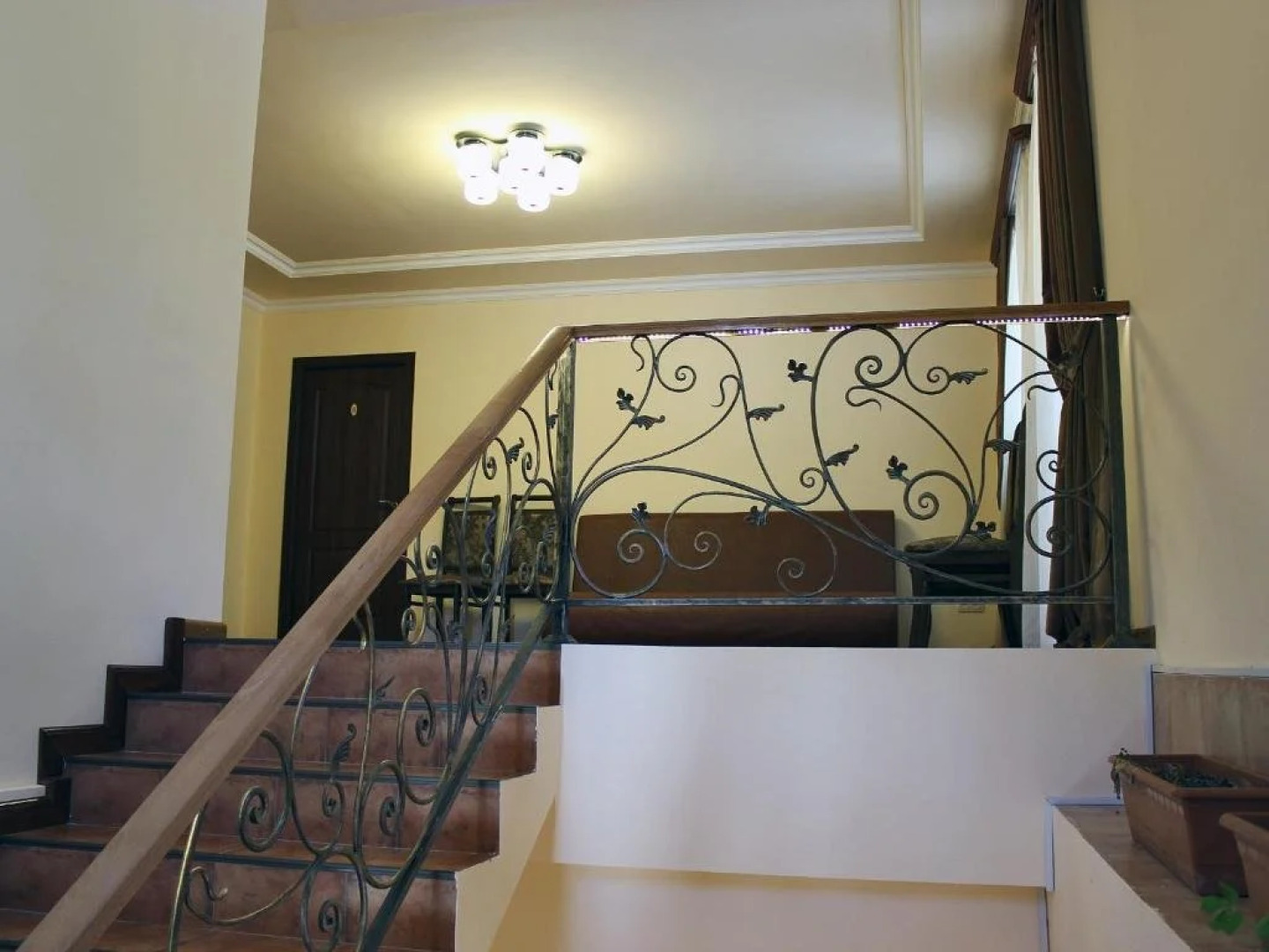 Семейный отель Ariana