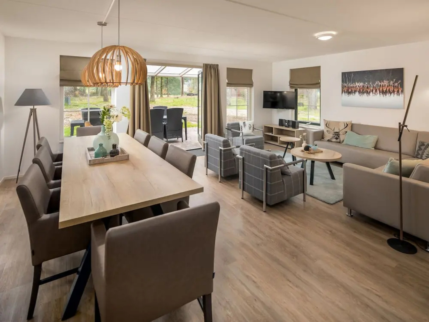 Luxurious Holidayhome With Whirlpool and Sunshower in Nature