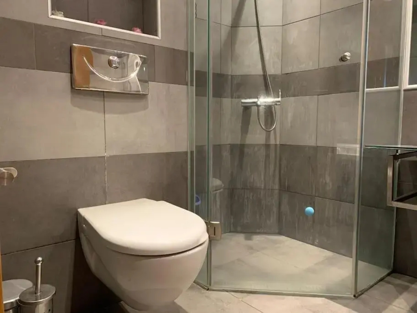 Sliver city next to paradise mall and metro