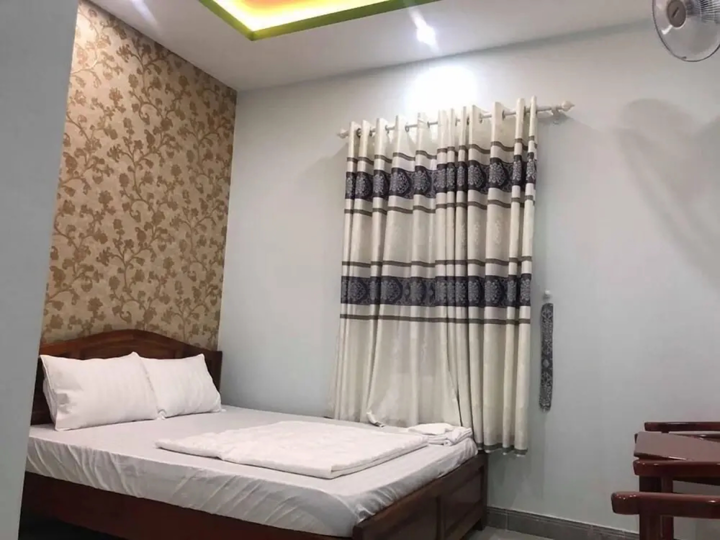 Khách Sạn Bảy Tâm - Khách Sạn Gần Dinh Thầy Thím