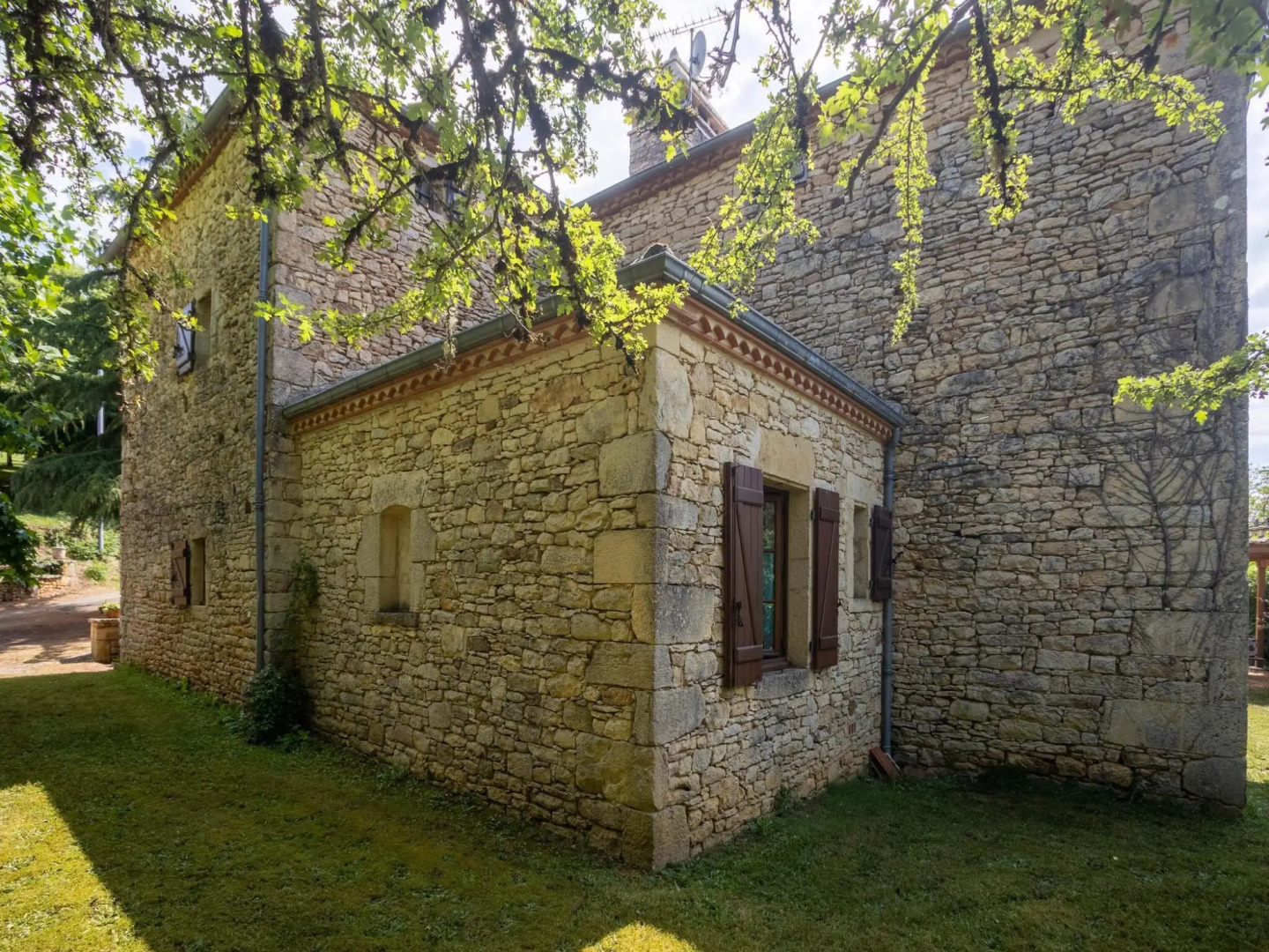 Lovely Périgord Holiday Home in Private Forest in Stunning Surroundings of Besse