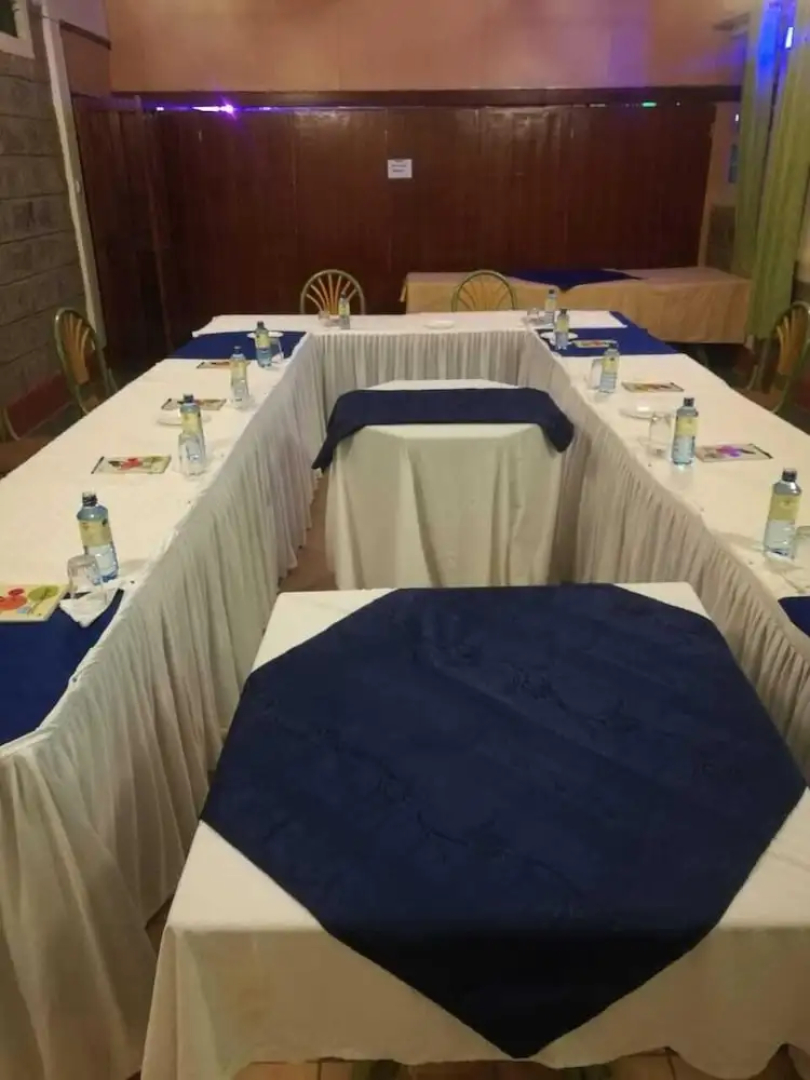 Trotters Hotel - Kenol