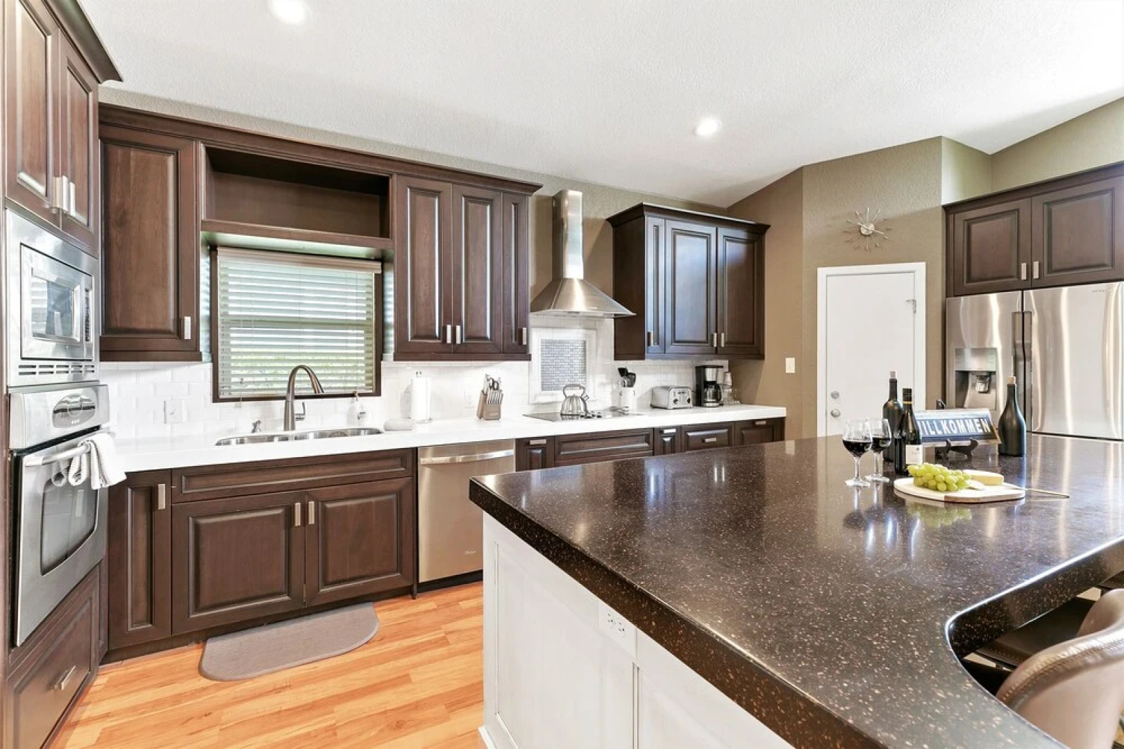 Large Luxury Home W/pool, Hot-tub, Grill/bar, &cin
