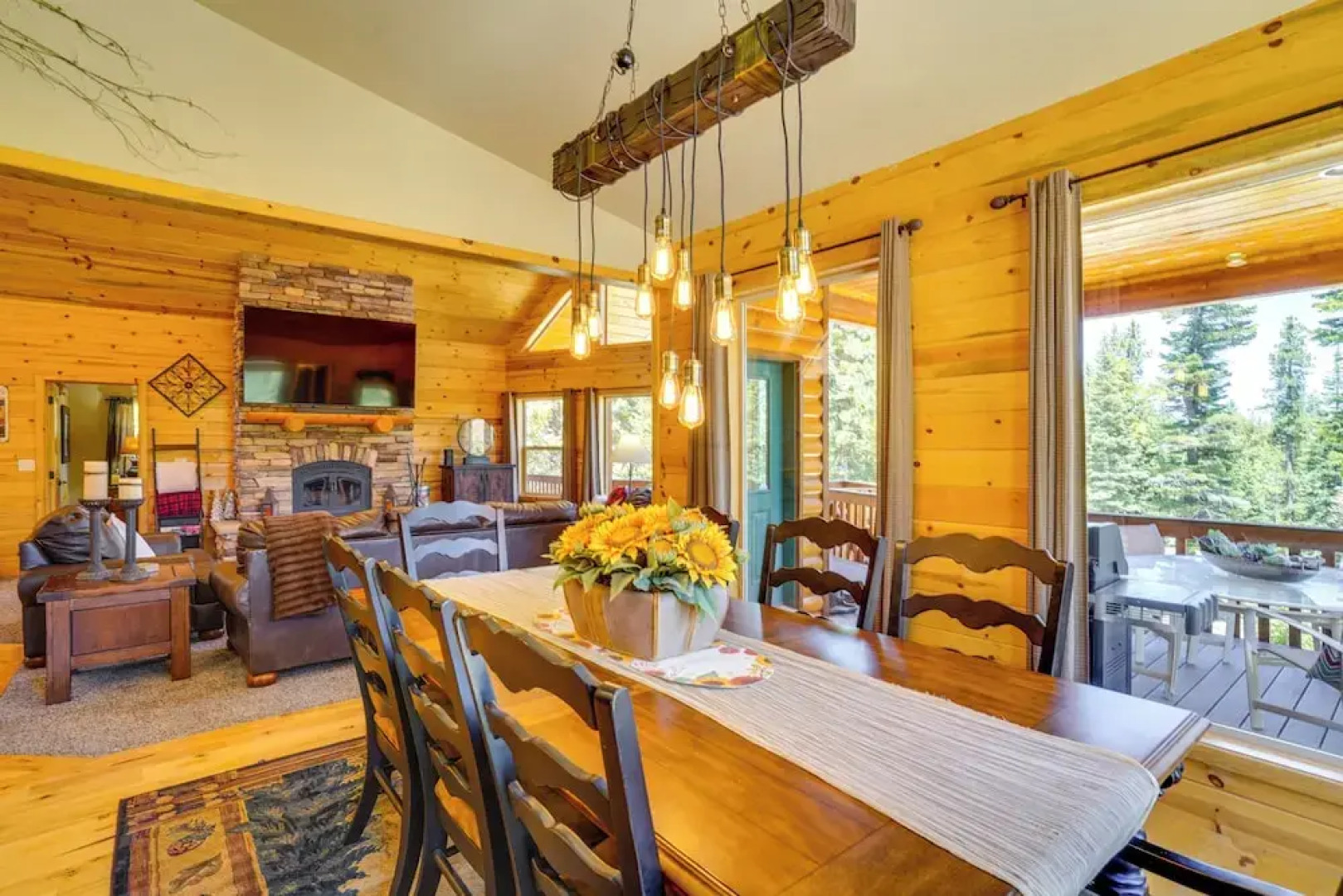 Duck Creek Village Cabin w/ Deck & Private Hot Tub