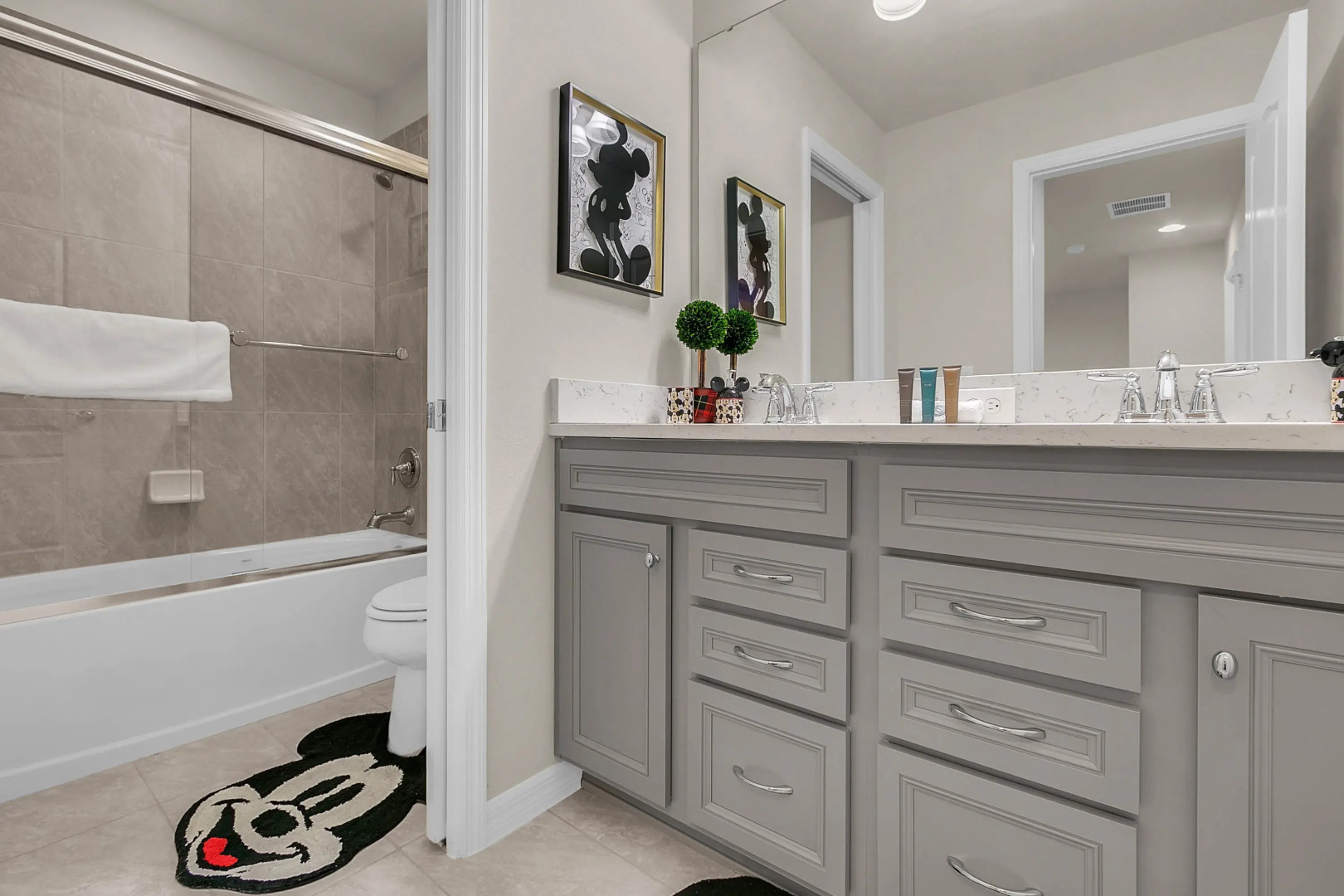 5 Bedrooms / 4.5 Bathrooms / Windsor at Westside (8928 SA), Kissimmee, US