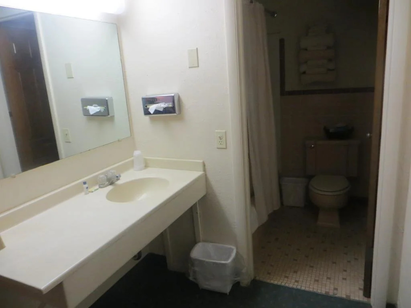 Lamplighter American Inn