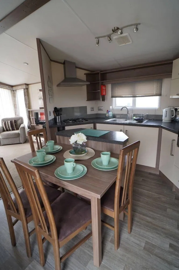 Pets Stay Free 8 Berth lux van Heacham Beach