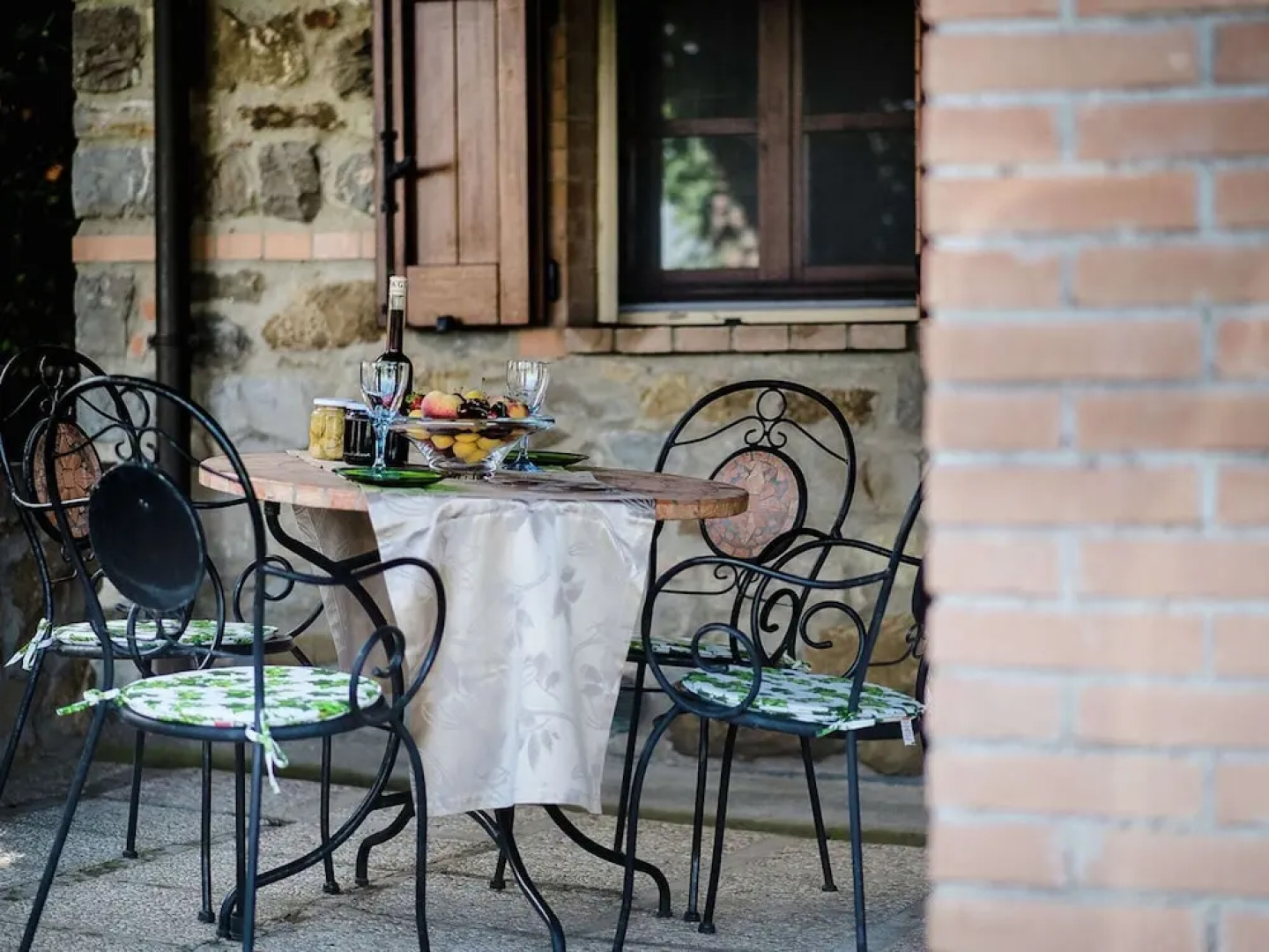 A Quaint Farmhouse in Paciano with Swimming Pool