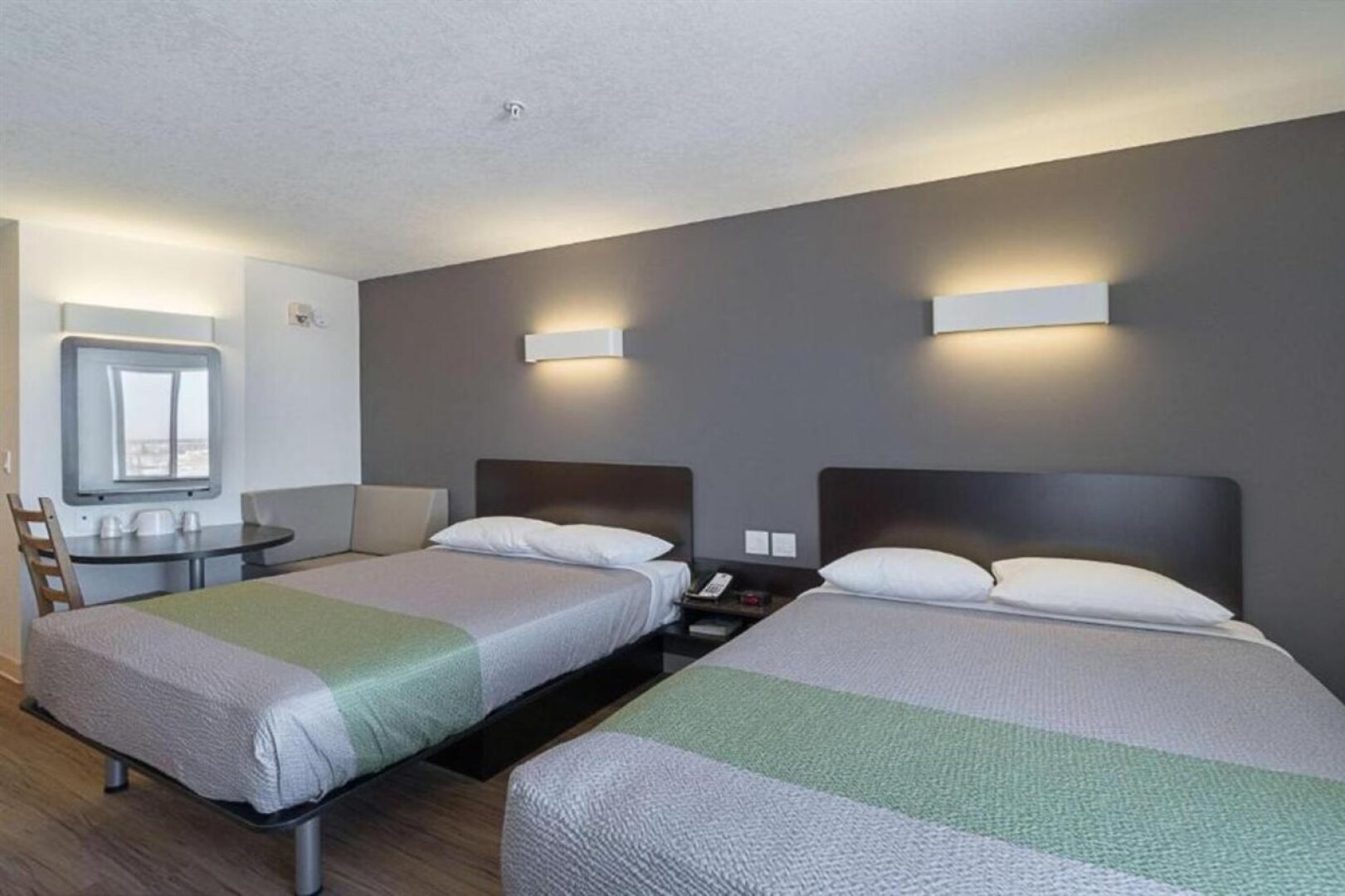 Studio 6-Bruderheim, AB