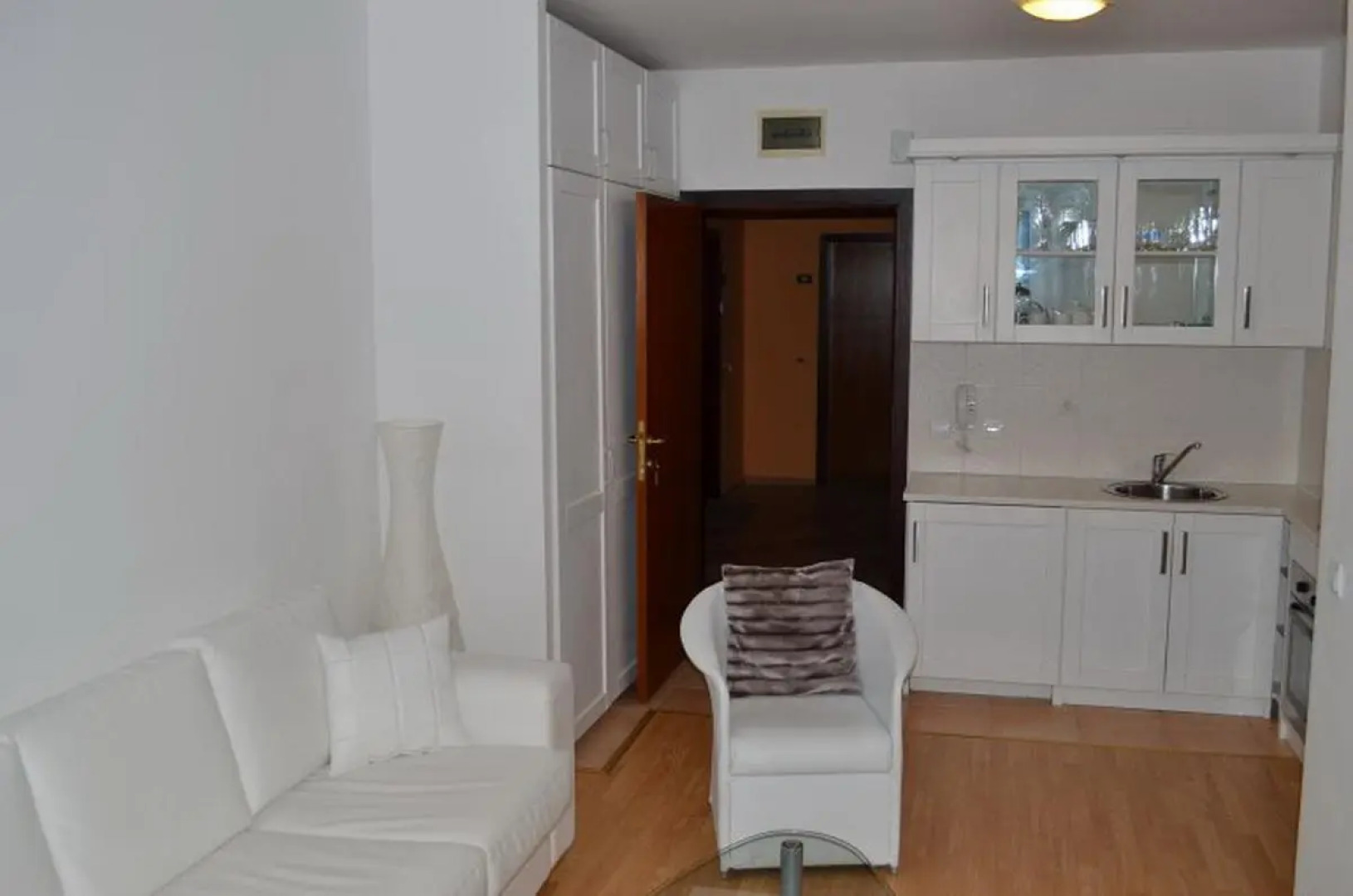 Persey Flora Apartments