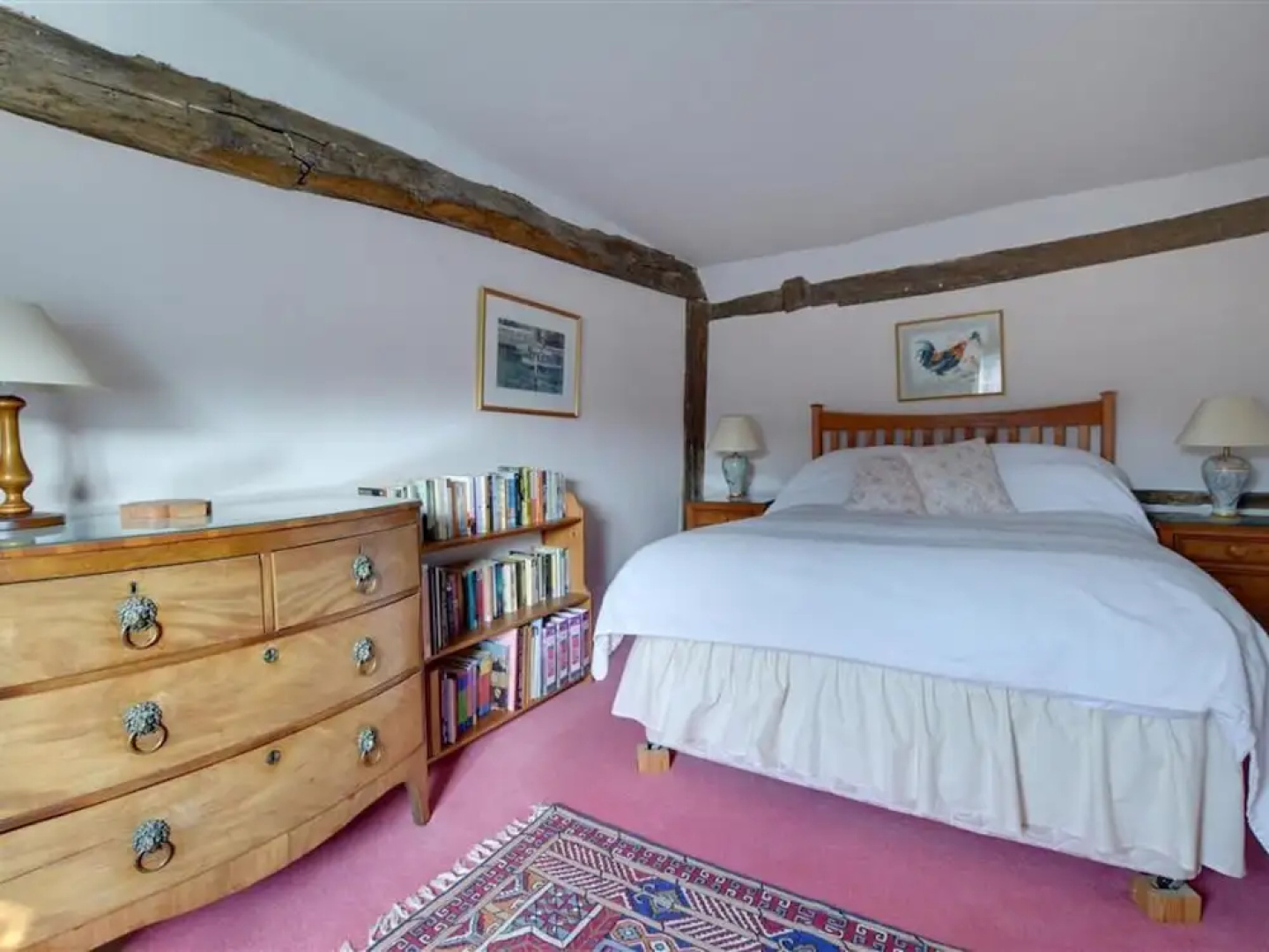 Spacious and Bright Accommodation Full of Original Beams and Antique Furniture