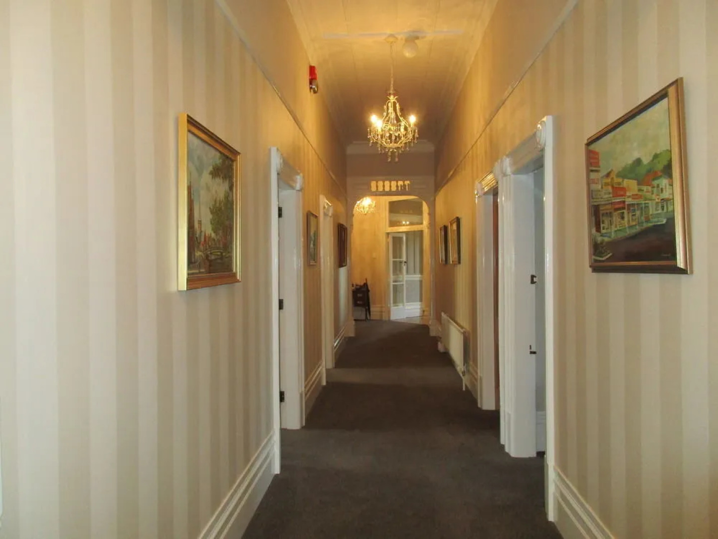 Valmai House & Motel