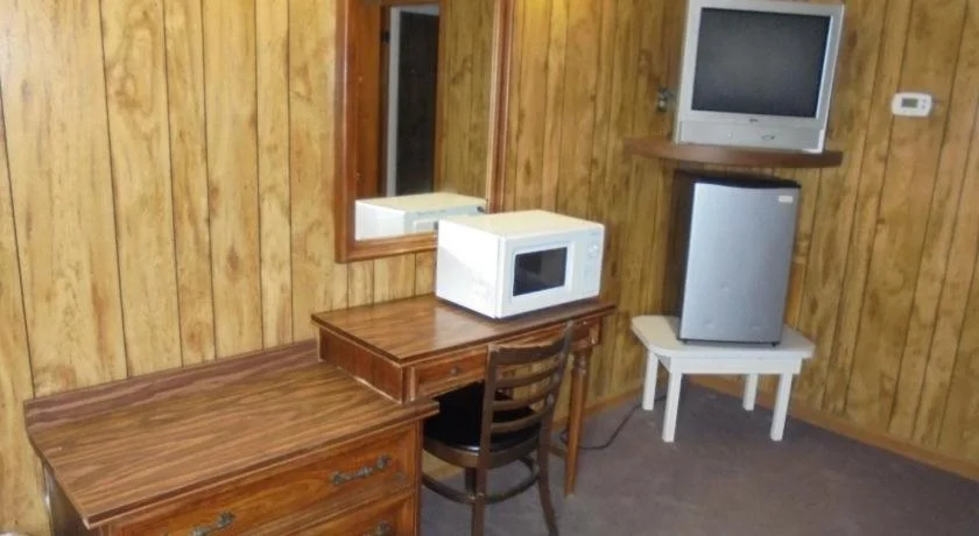 Pine Lodge Motel
