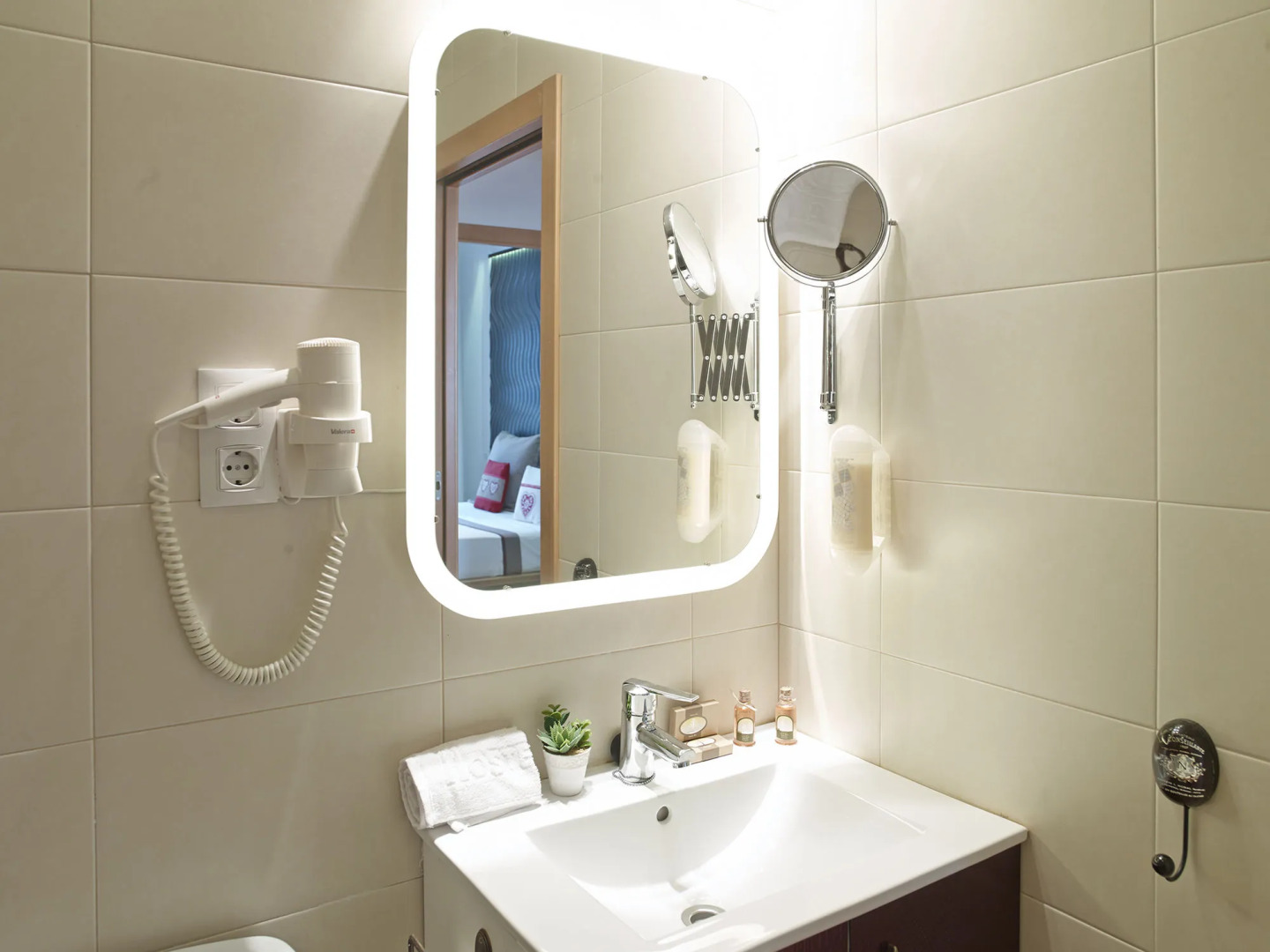 Apartments Hostemplo Suites