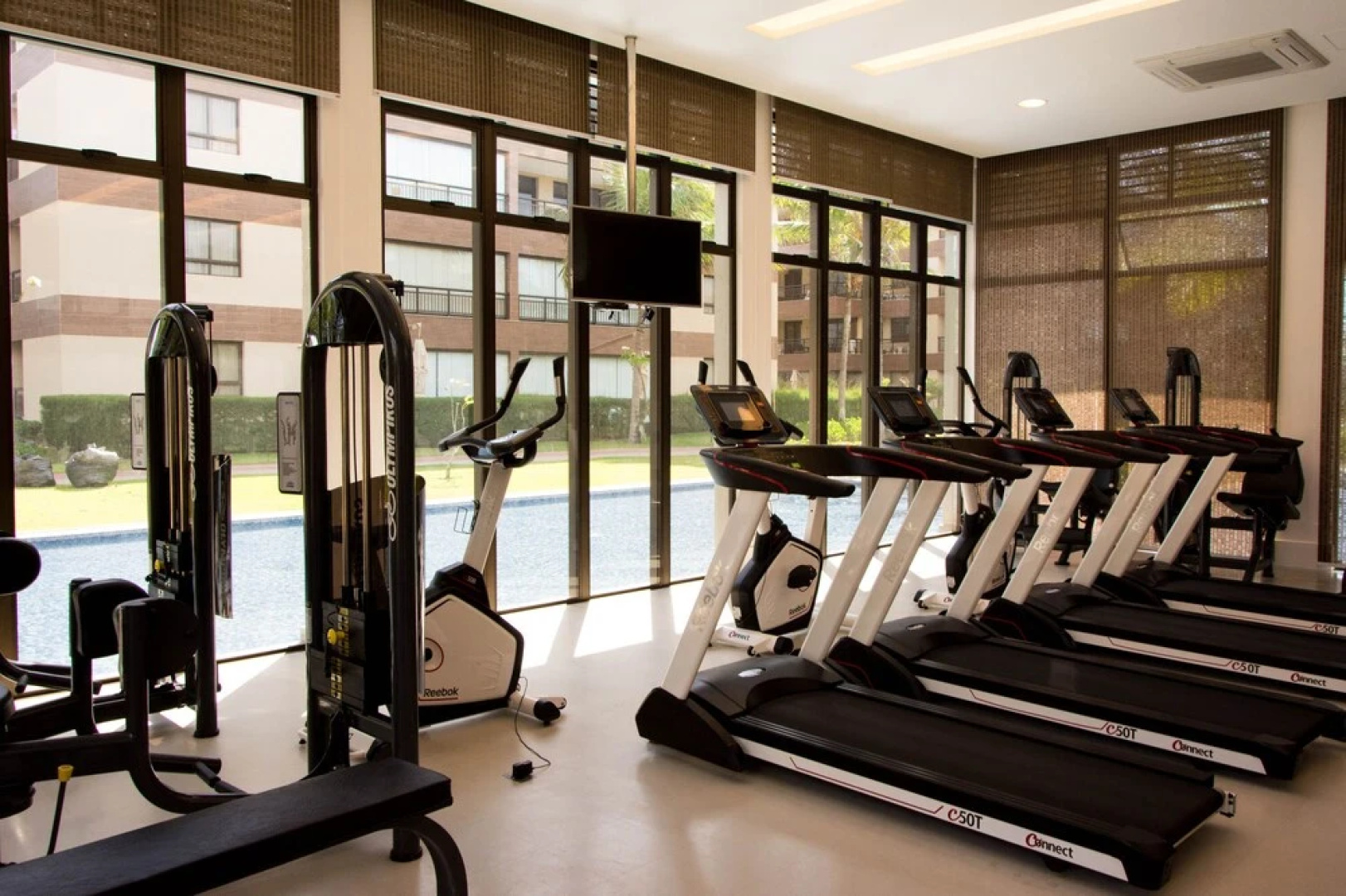 ML103 Luxuoso apartamento de 3 suítes no Mandara Lanai