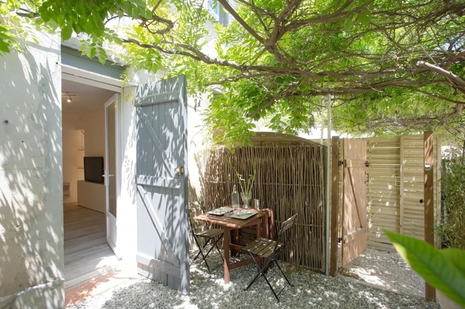 GregBnb - Mur en pierre - Terrasse + parking privé