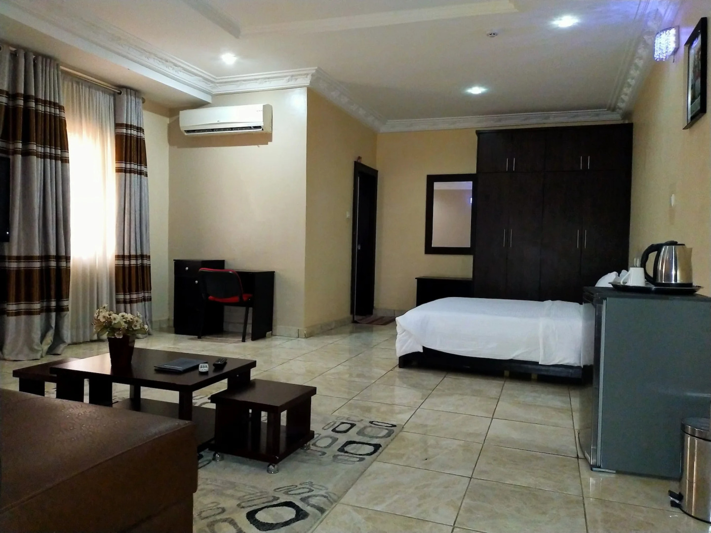 Laps New World Hotel