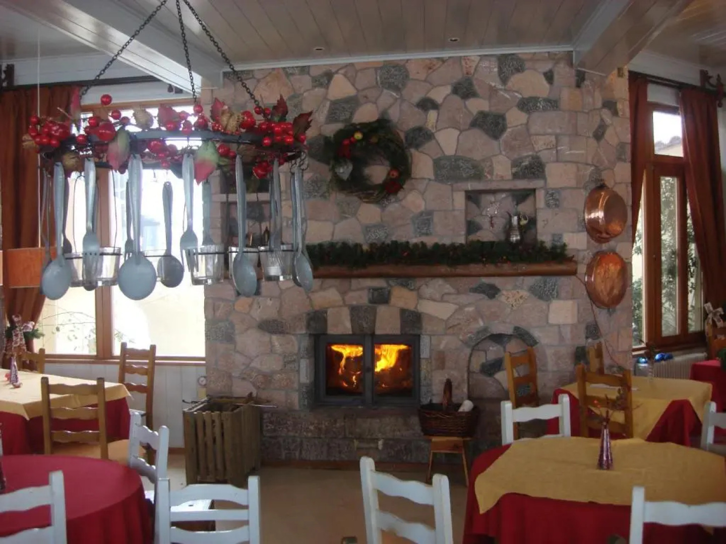 To Balcony tis Agorianis