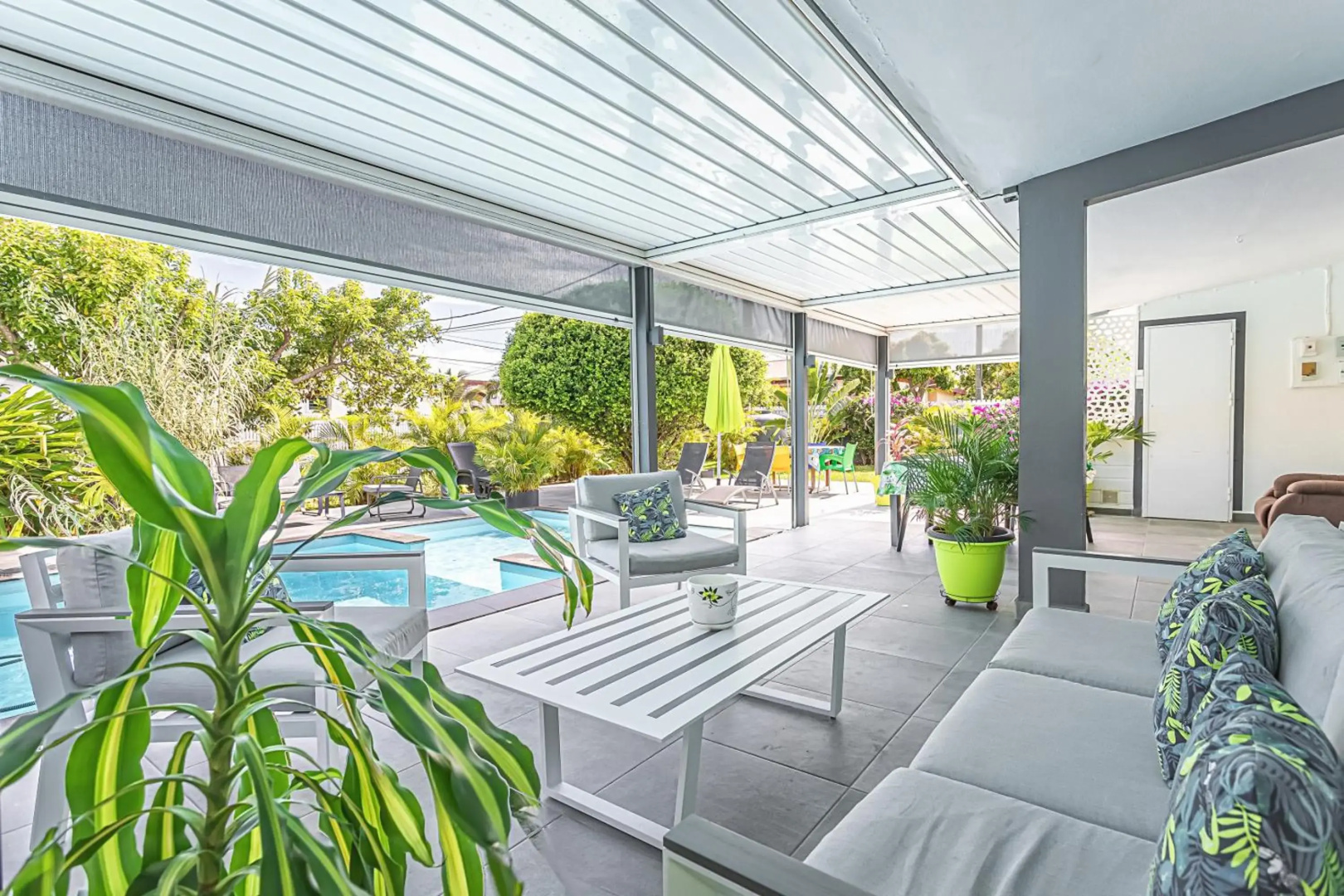 Villa de 3 chambres avec piscine privee jacuzzi et jardin clos a Baie Mahault