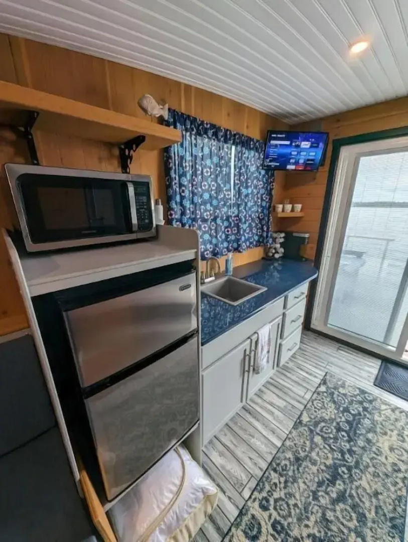 House Boat on Fife Lake