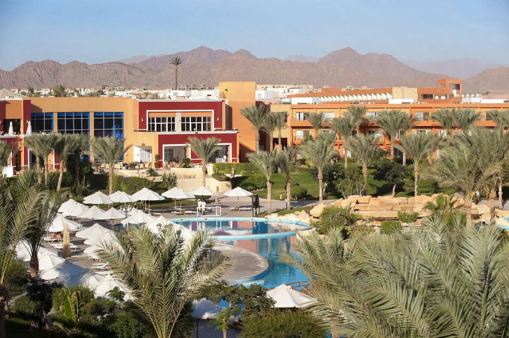 Курортный отель Amwaj Oyoun Resort & Casino