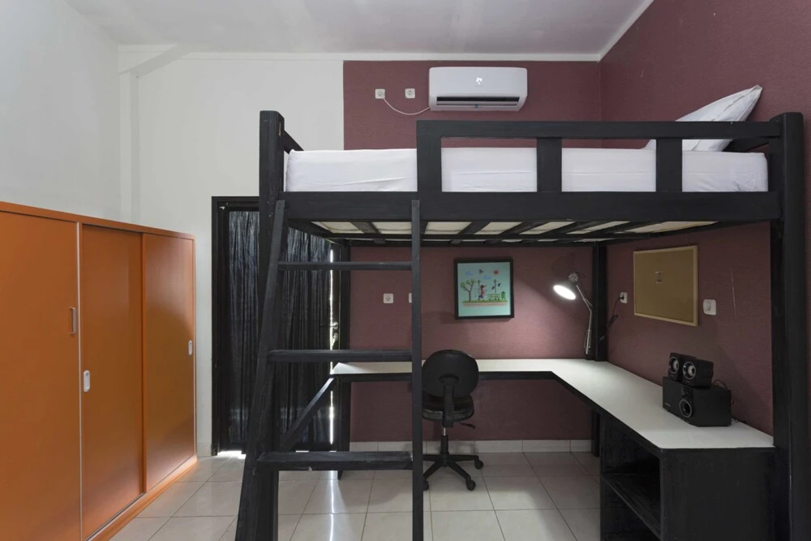 RedDoorz near University of Indonesia