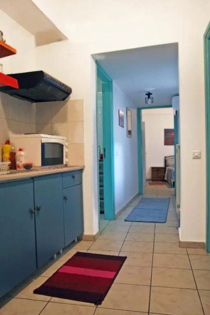 Ρήγας: Όμορφα στο Μεσολόγγι, Διαμέρισμα Β2