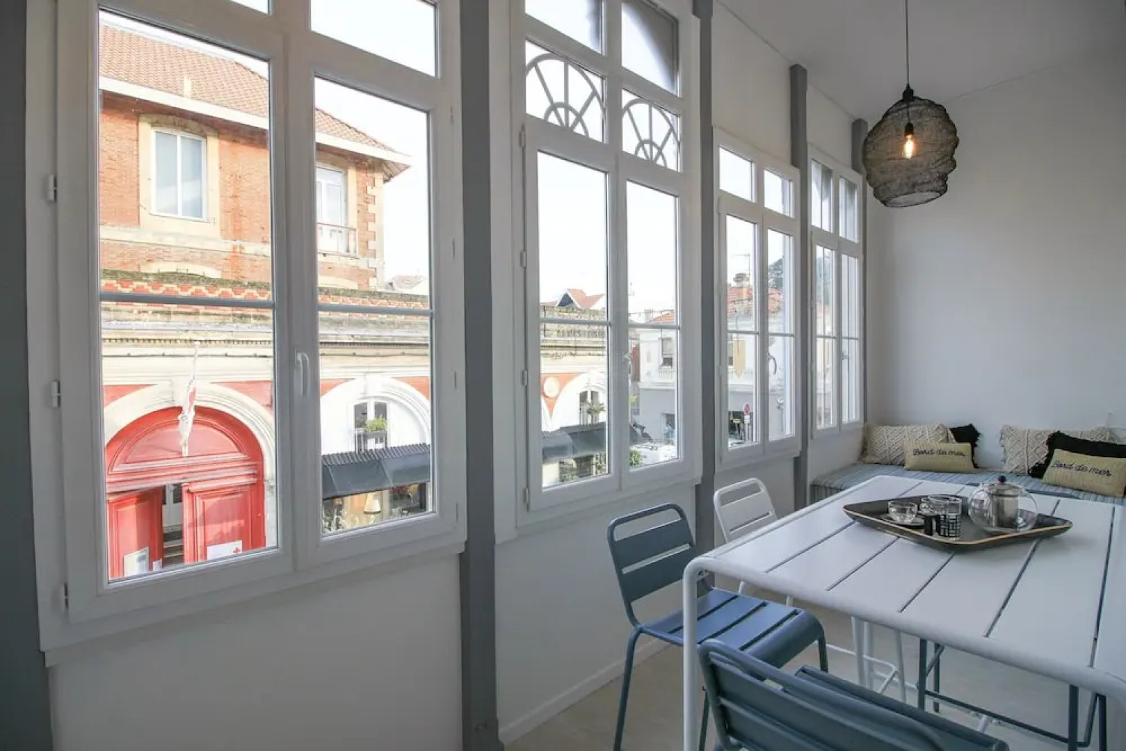 Maison bleue du bassin