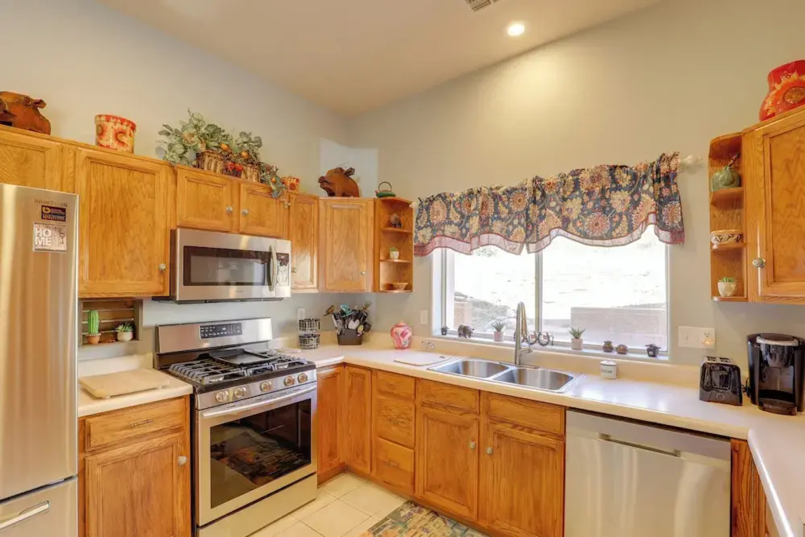 Desert Gem w/ Patio + Grill, Near Oracle St. Park!