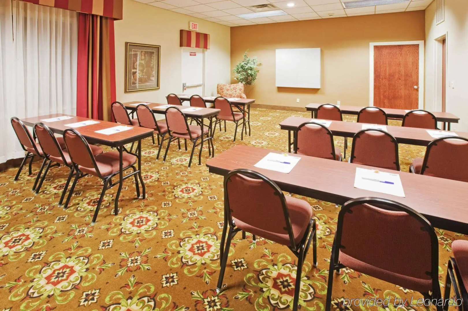 OYO Townhouse Oklahoma City Airport