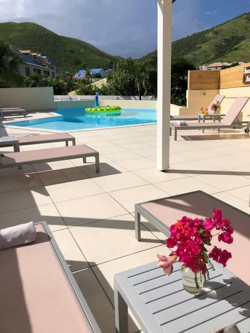 Studio in Cul-de-sac, With Wonderful Mountain View, Shared Pool and Furnished Terrace