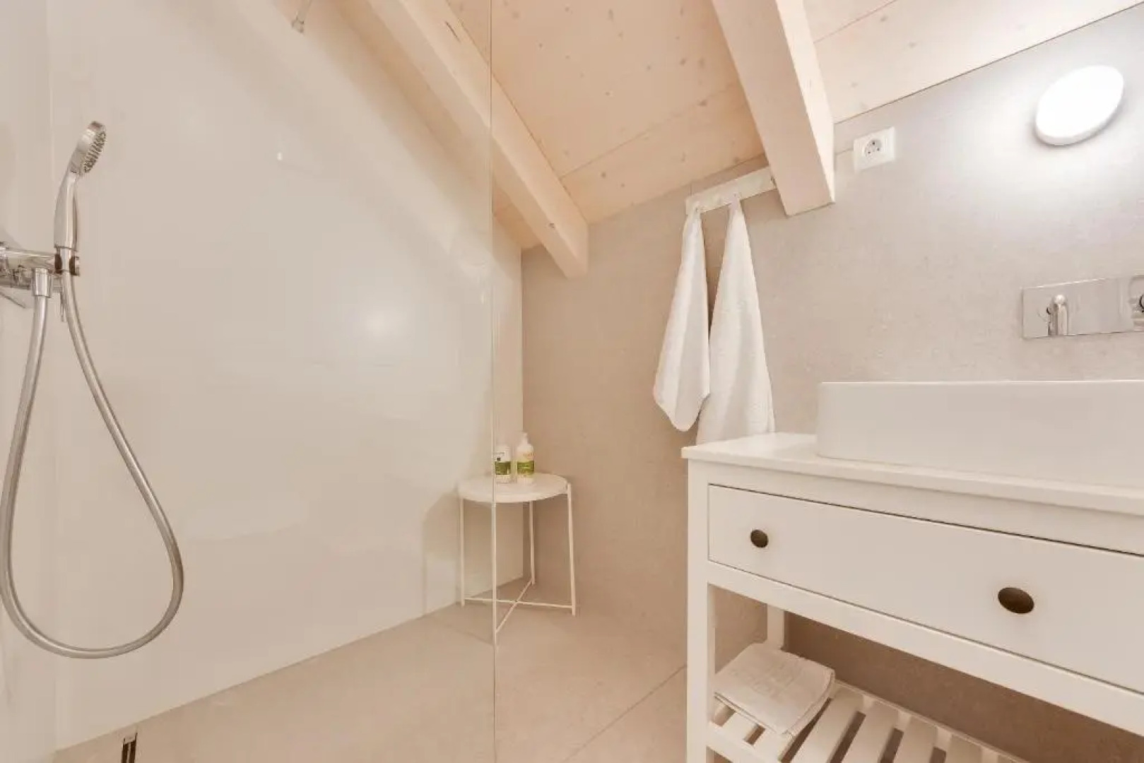 Stylish 2-Bed Top-Floor Apartment In Kranjska Gora