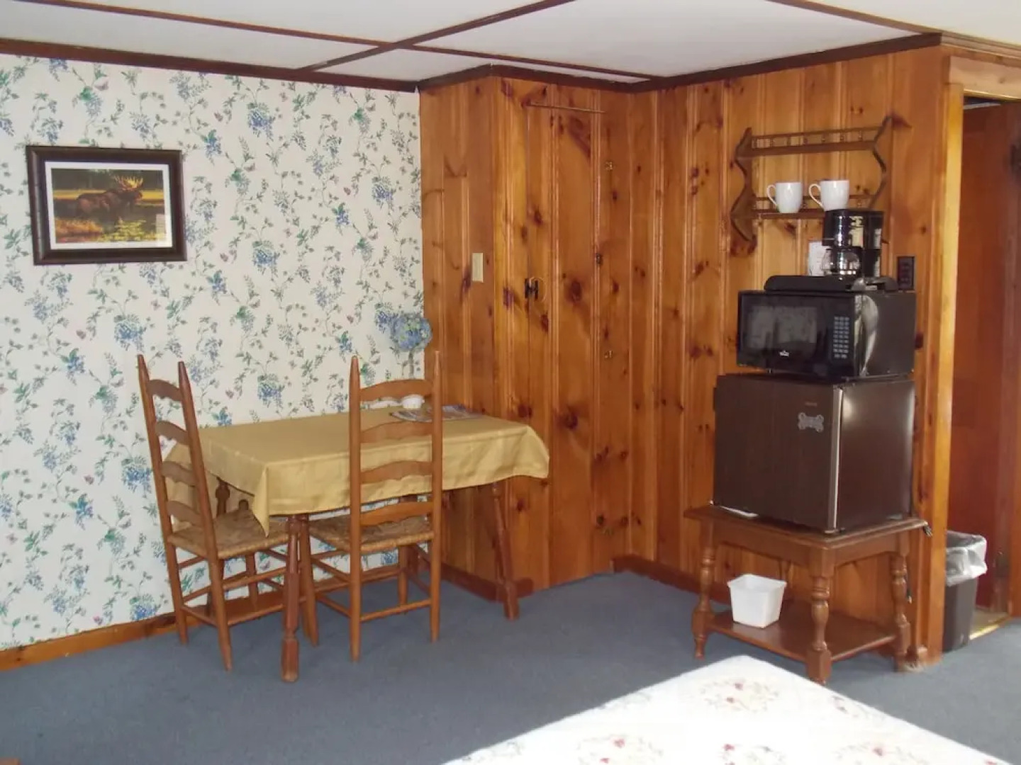 Old Red Inn & Cottages