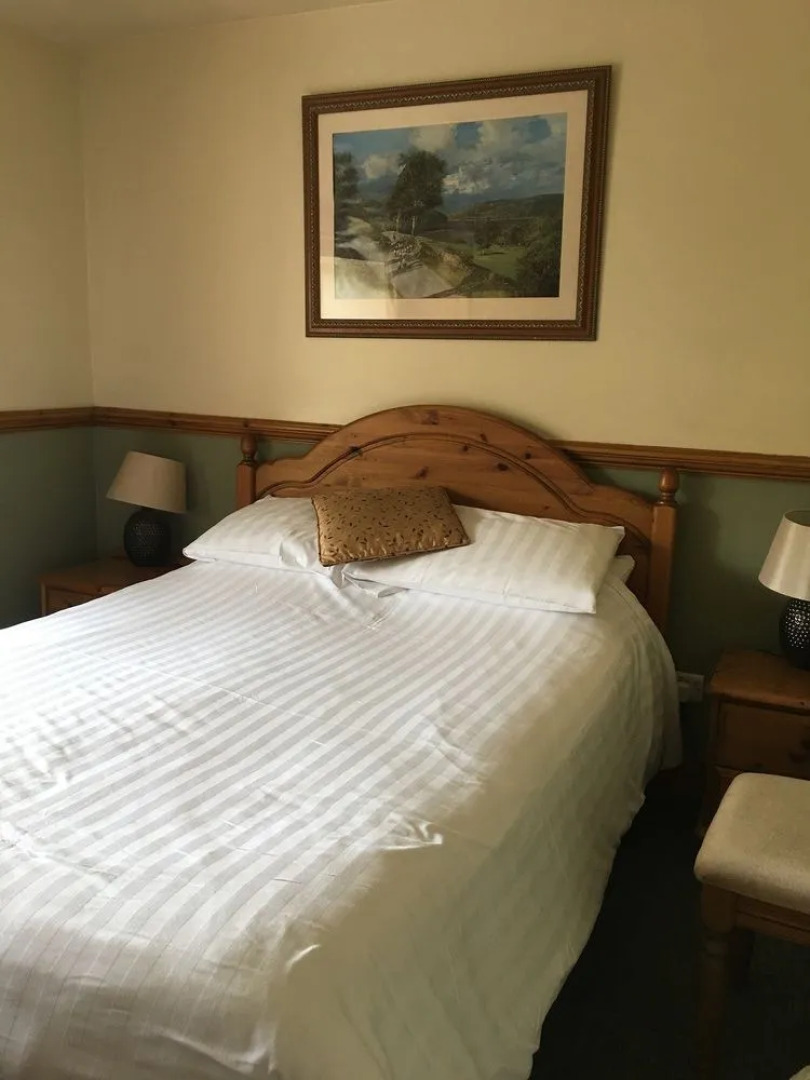 The Hare and Hounds Country Inn