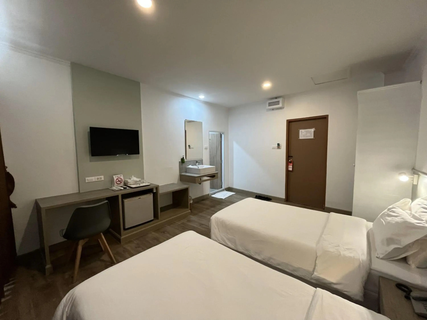 Dhevaraj Hotel