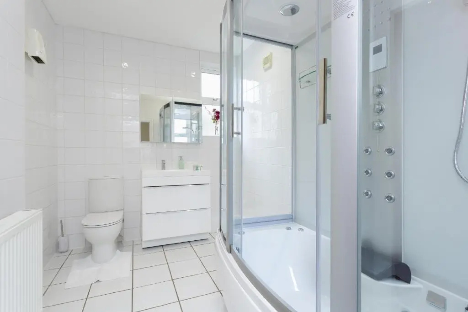 Luxury Granada Apartments - 1 & 2 bed FLATS Perfect for Contractors, Family, Students near Seafront