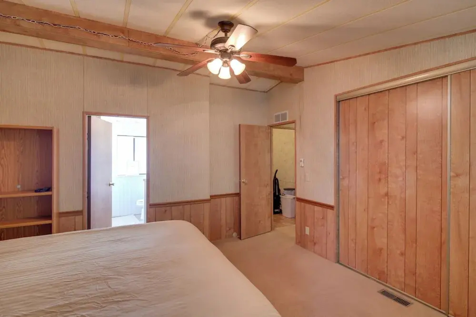 Bullhead City Home w/ Fire Pit - Walk to CO River!