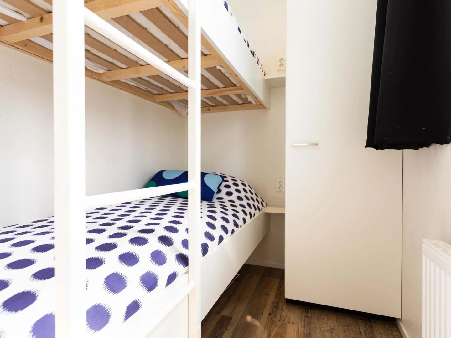 Detached chalet with dishwasher, on a holiday park, 8 km. from beautiful Hoorn