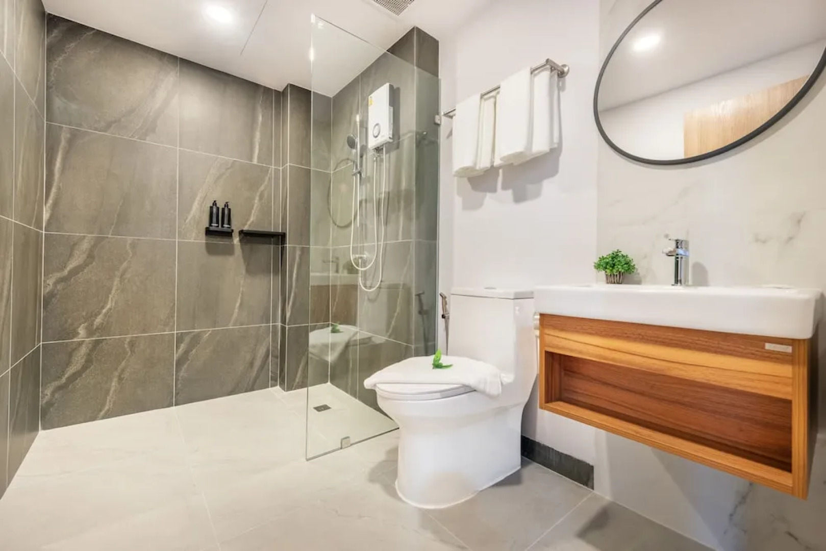 PLAAI Plus Hotel Bowin