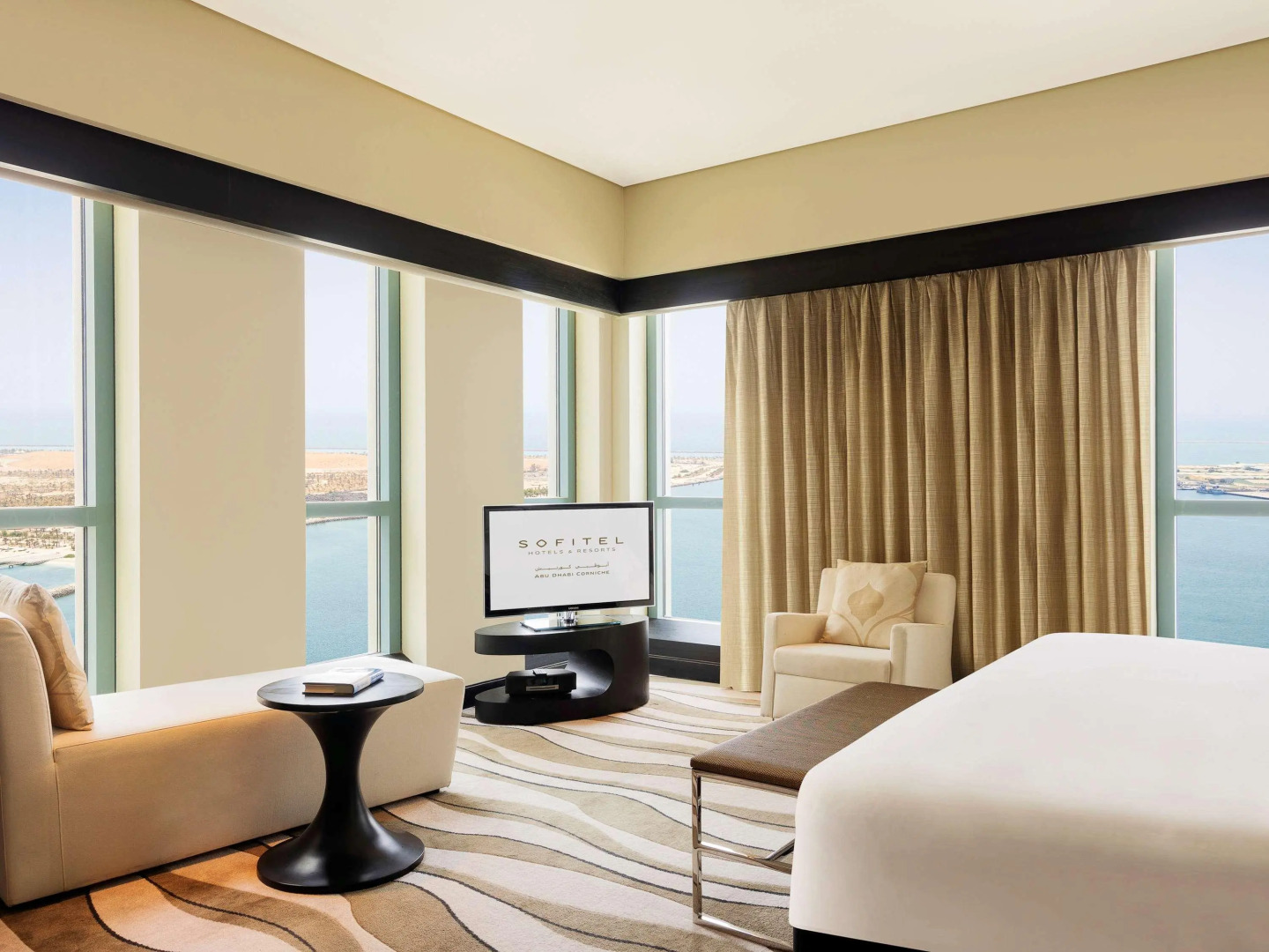 Отель Sofitel Abu Dhabi Corniche