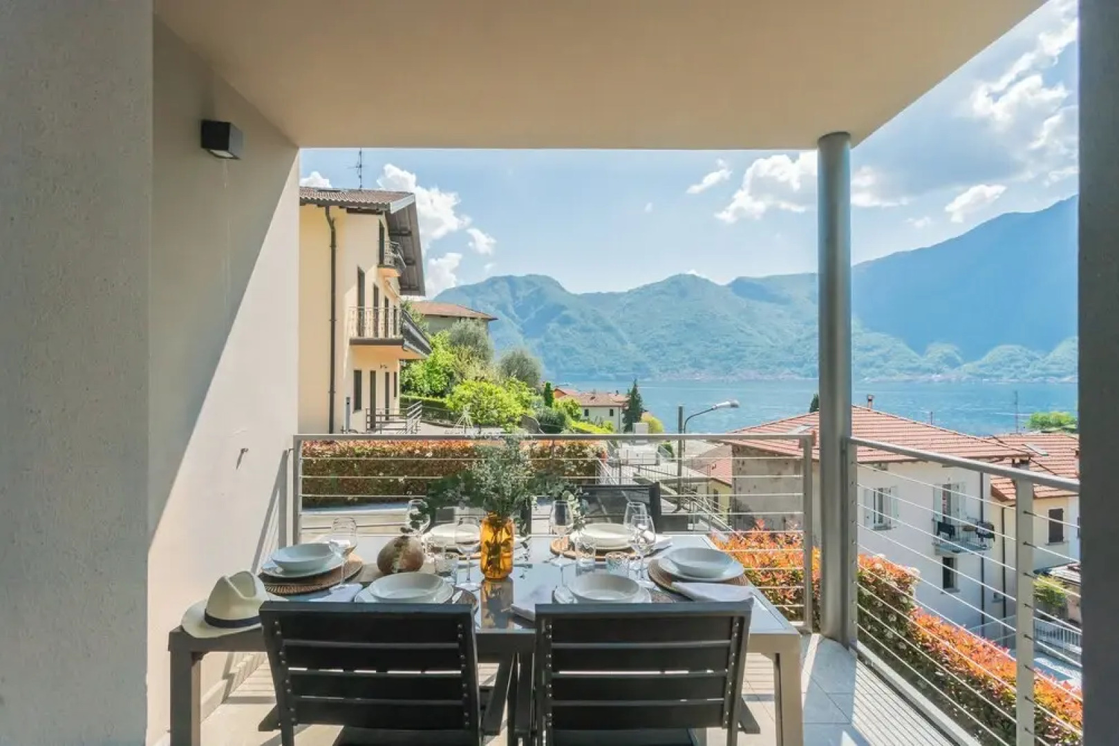 Mulino Vista Lake by Rent all Como