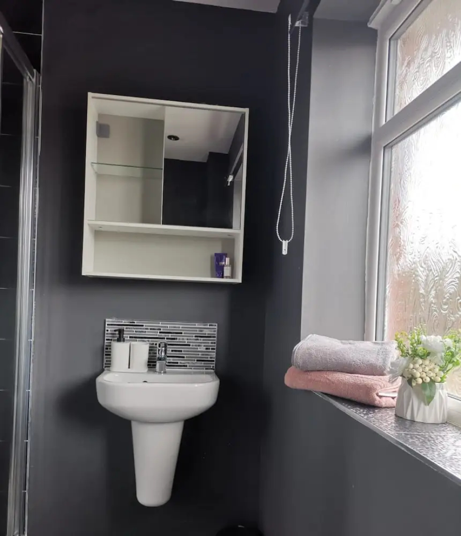 Olive and Carol's Beautiful 3-bed House in Walsall