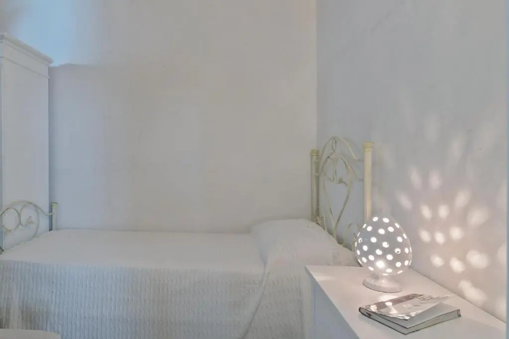 White House Flats & Studios