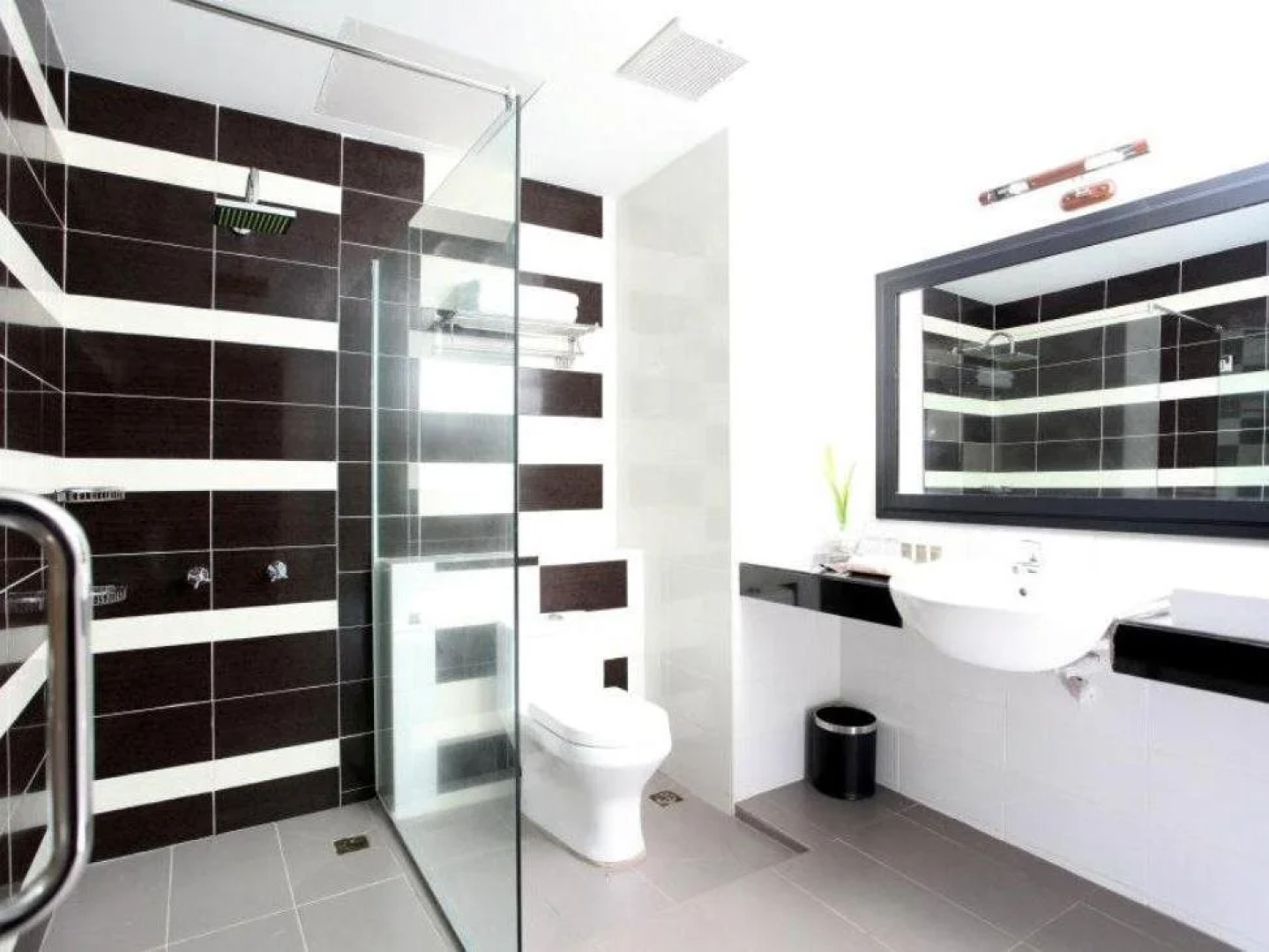 The Regency Waterfront Hotel