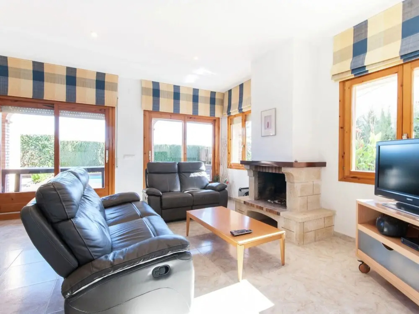 Luxurious Villa St Pere Pescador With Swimming Pool