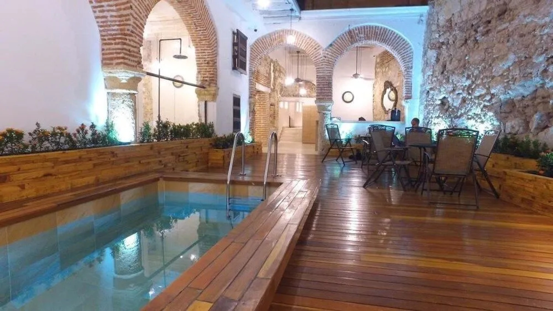 Bourbon St Hostal Boutique - Hostel