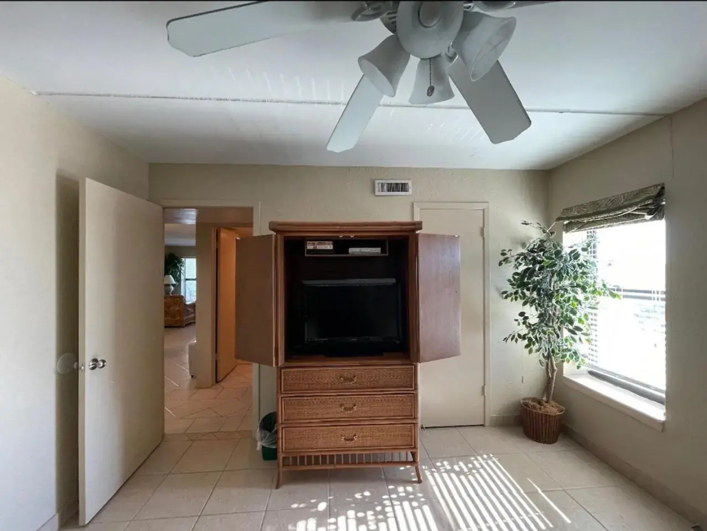 Saida III Condominiums - by Island Services