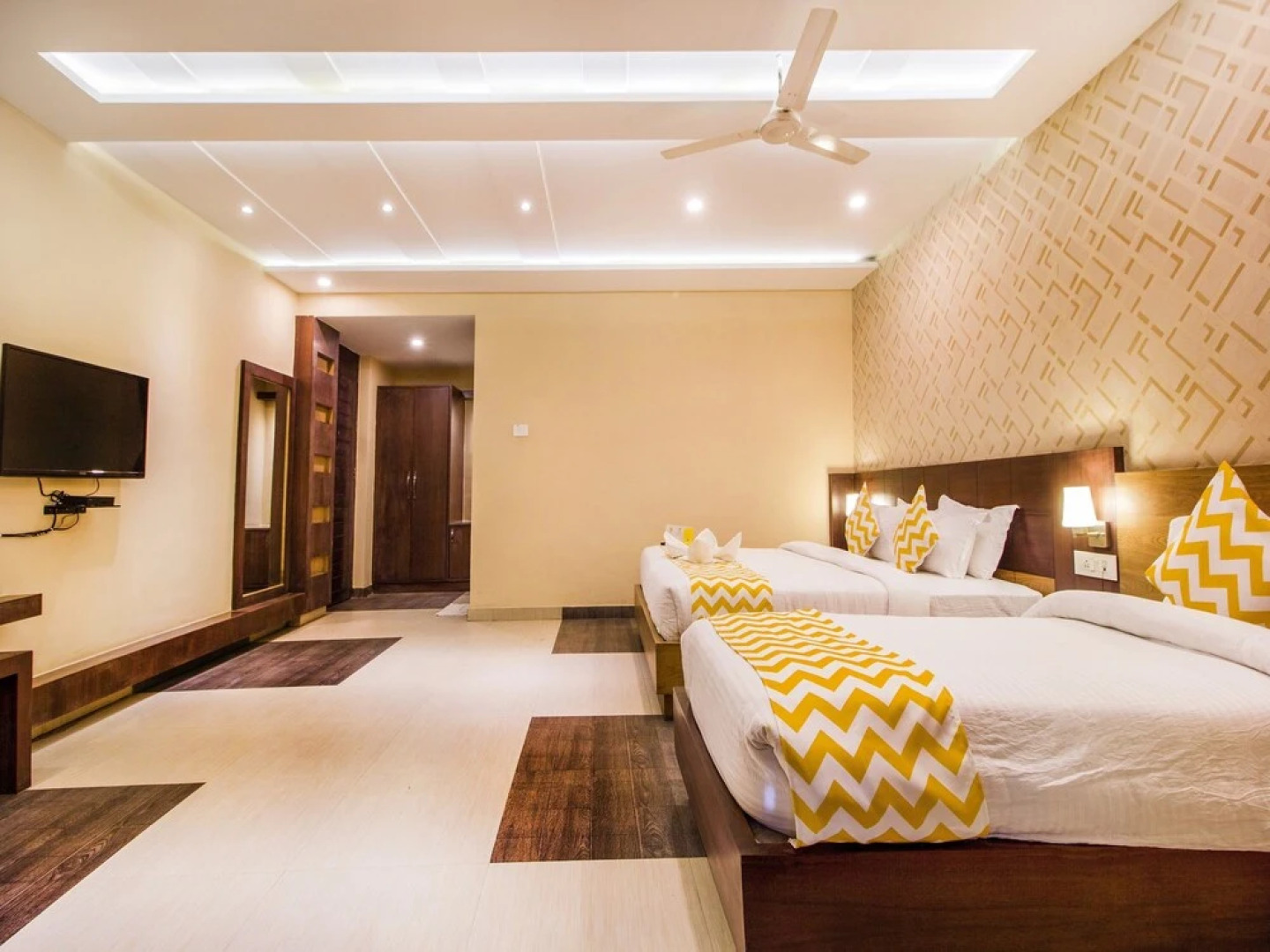 Hotel The Grand Bhavya Palace